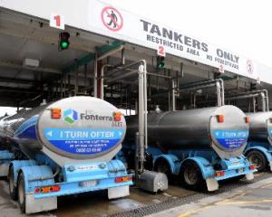 fonterra_milk_tanker.JPG