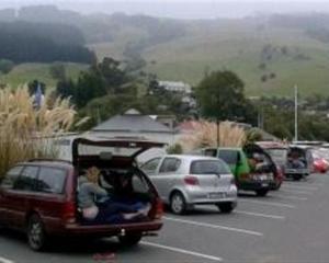 Freedom campers at Macandrew Bay.