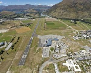 pilot_charged_over_queenstown_departure__4f53f79a1e.JPG