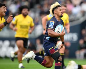 Folau Fakatava of the Highlanders charges towards the tryline. Photo: Getty Images  