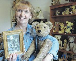 Teddy bear restorer Suzanne Irvine with Old Ted and the photo of her grandmother Florence...