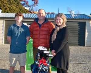 Monty Brown (16)&nbsp;stands alongside his new set of golf clubs with parents Kylie and Hamish...