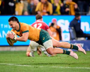 Tom Wright scores a try for the Wallabies in Sydney. Photo: Getty Images 