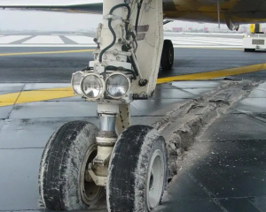 The landing gear of an aircraft that was brought to a safe stop by EMAS technology.&nbsp;Photo:...