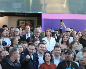 Newshub staff pose for a final photo ahead of tonight's final 6pm bulletin. Photo: RNZ