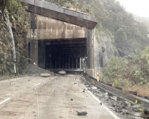 Heavy rain overnight caused more rocks to fall onto SH73. Photo: NZTA/Waka Kotahi 