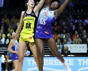 Pulse goal keep Kelly Jackson and Mystics Grace Nweke battle during the ANZ Premiership final....