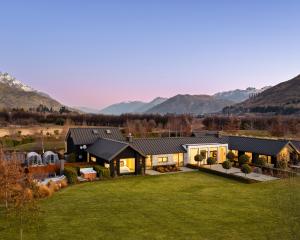 This Domain Rd property, in Hawthorne Estate, enjoys views of Coronet Peak and the Remarkables....