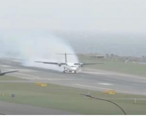 The dramatic landing was caught on camera. Photo: Screenshot / Wellington Flights Live