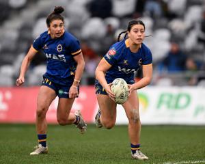 Teenage sensation Charlotte Va’afusuaga (right) put in a brilliant display at centre. File photo:...