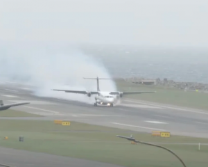 The dramatic landing was caught on live stream. Photo: Screenshot / Wellington Flights Live