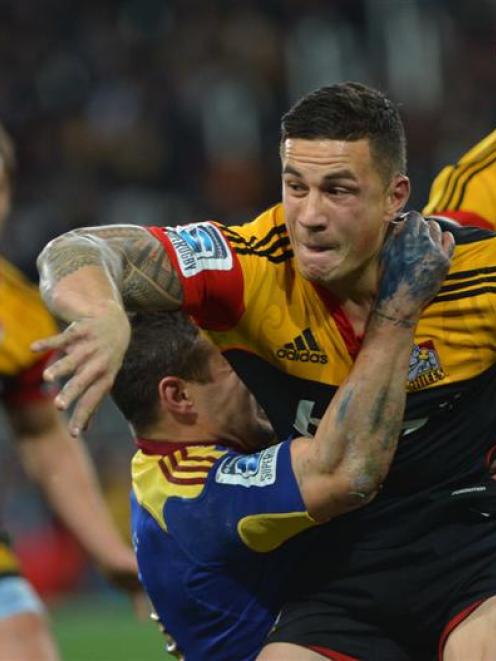 Cheifs Sonny Bill Williams offloads while held by Highlander Tamati Ellison at the Forsyth Barr...
