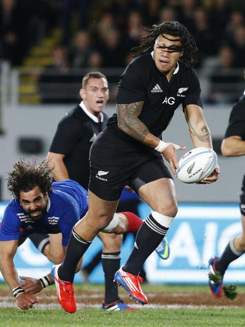 Ma'a Nonu looks to pass as he evades Yoann Huget of France.  REUTERS/Nigel Marple