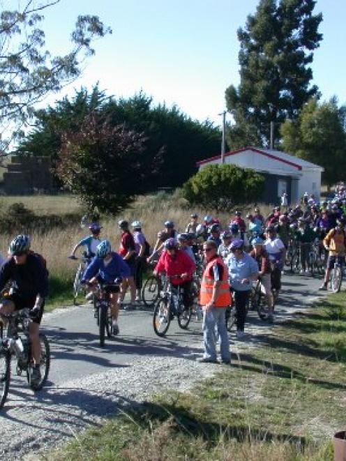 Some of about 400 people who yesterday took part in the ‘‘Over the Tunnels’’ bike ride and walk...