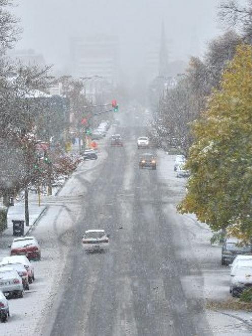 The May snowfall in Dunedin's George St.