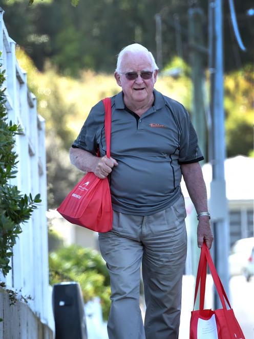 Bob McRae (80) has been home-delivering books to Dunedin people for nearly 20 years. Photo: Peter McIntosh