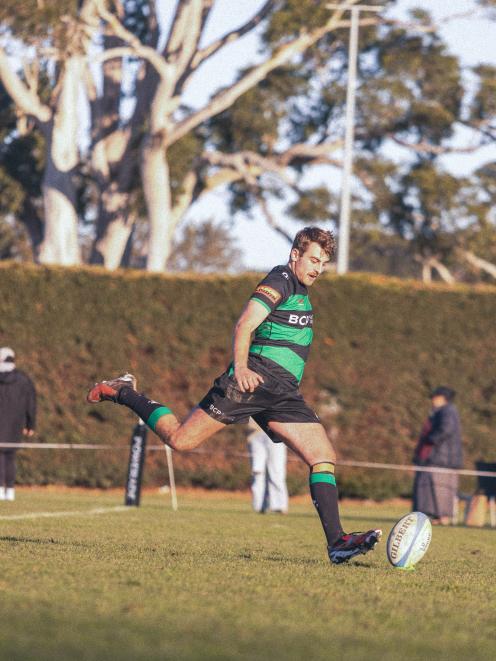 Josh Jennings takes a kick at goal. PHOTO: BRANDON KUIPERS