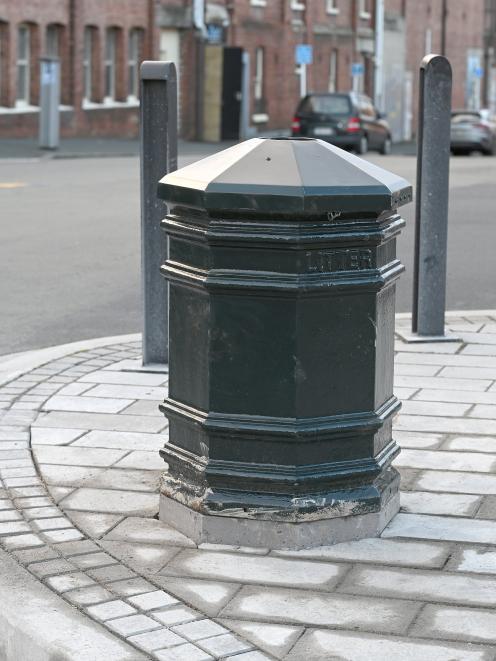 The replacement bin which appeared in Vogel St, Dunedin, late on Wednesday afternoon. 