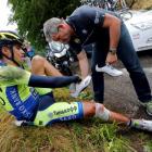 Alberto Contador receives medical assistance after crashing. REUTERS/Jean-Paul Pelissier