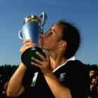 Farah Palmer kisses the trophy after leading the Black Ferns to a World Cup win in 1998.