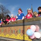 Frankton Playcentre youngsters waved to the crowds. Photo by James Beech