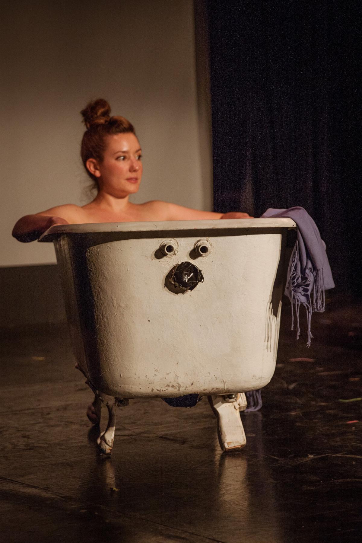 A Bath Features In The Play Referencing The Tragic 542b8b4f2b.JPG?itok=9zyxlZWS