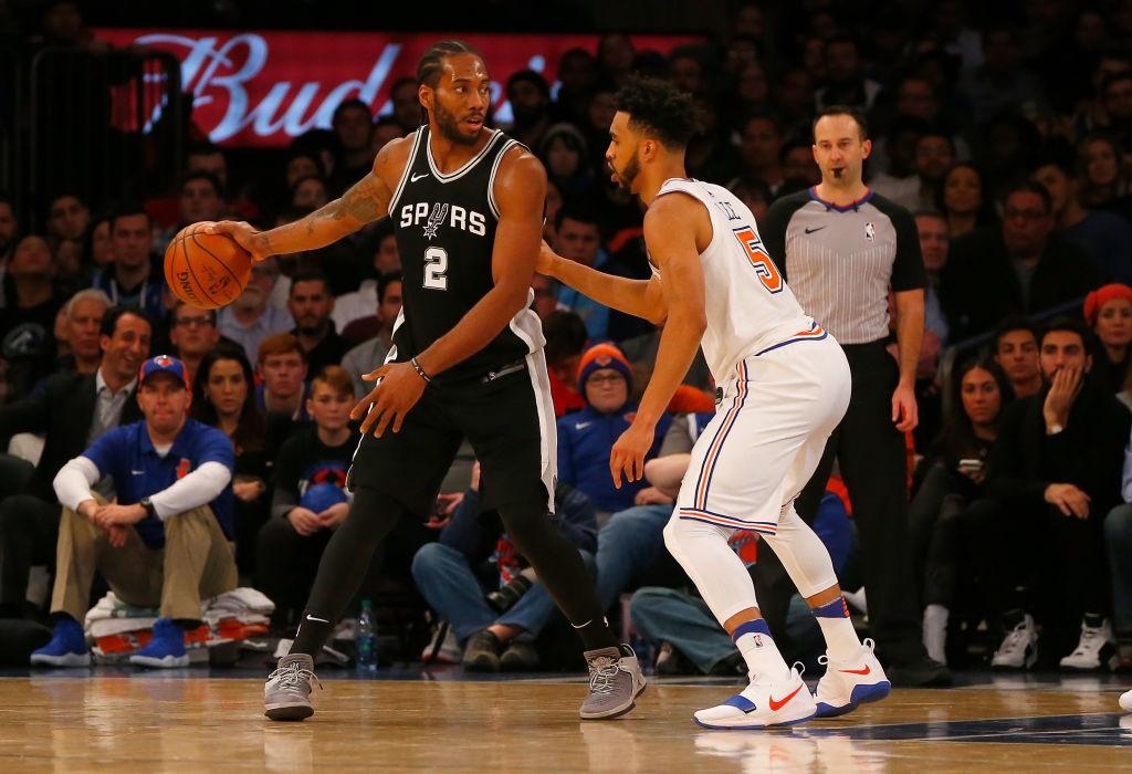 Report: Kawhi Leonard dealing with tear in left shoulder