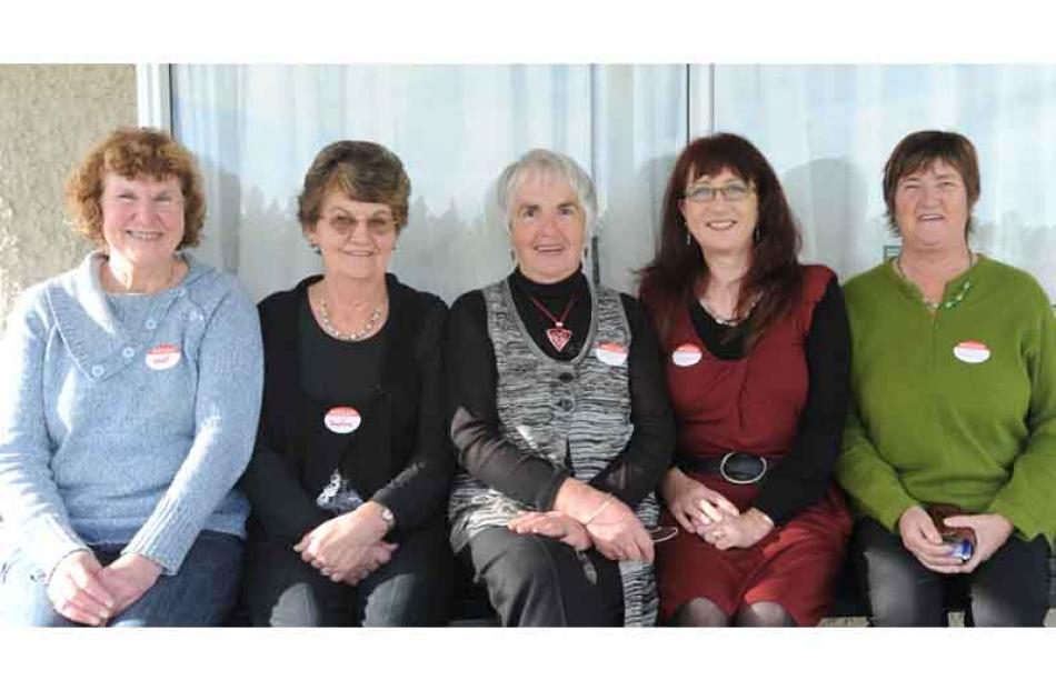 Sue Adam, Daphne Smith, Pam Macdonald, Karen Batting and Marian Scott.