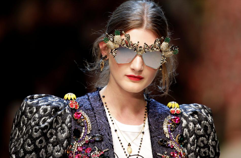 Dolce & Gabbana mixes tropics with traditions at Milan Fashion