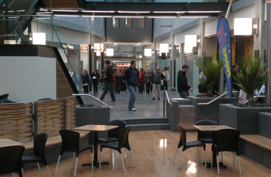 New shoppers experiencing Wall Street Mall for the first time on March 21, 2009.