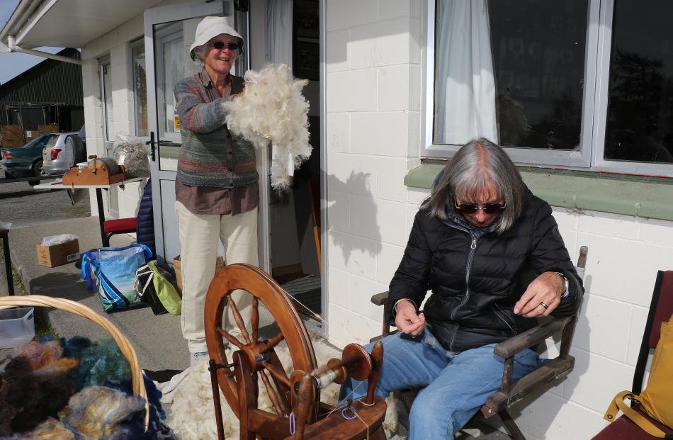 Oxford Spinning Group member Maeve Harrison (left) helps Susann Gloor a visitor from Switzerland ...