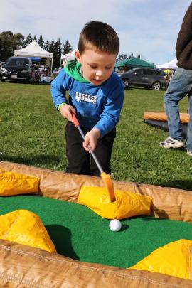 Origin Roberts 7, plays mini golf.. PHOTO: JOHN COSGROVE