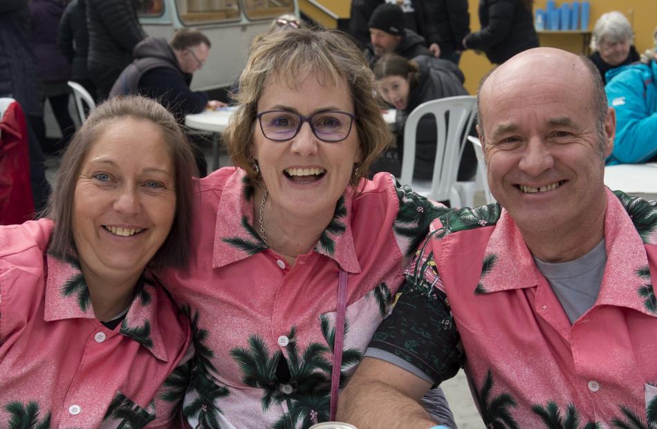 Stacey Cox, Deborah and Dale Simpson, all of Otematata. PHOTOS: GERARD O’BRIEN
