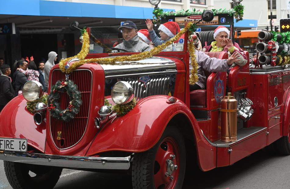 Sights from the Drive of Good Cheer Christmas Car Parade