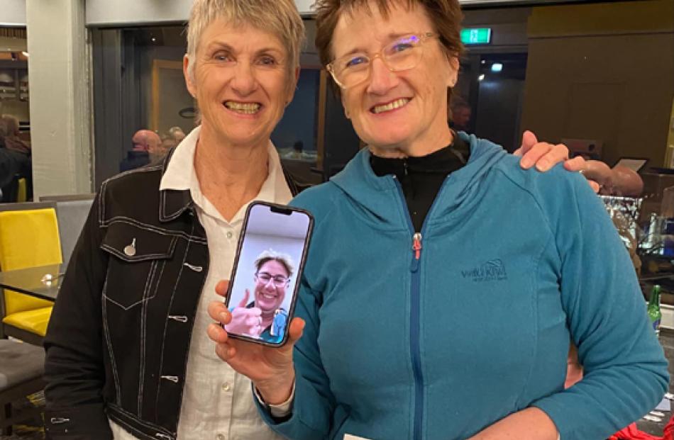 Te Anau Golf Club Fiordland Winter Classic Convener Dawn Dowling with Winner MaryAnne Lindsay....