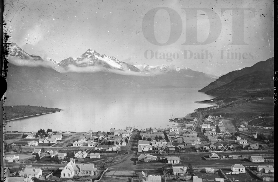 Queenstown, 1870s, Dunedin, by Burton Brothers studio. Te Papa (C.014262)