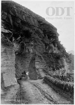 Skippers Road, 1870-1880s, Otago, by Burton Brothers studio. Te Papa (O.026432)