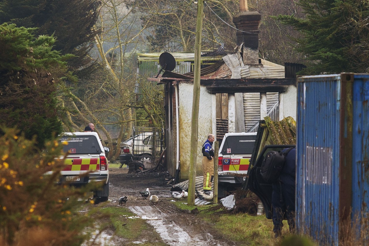 Four fire crews are at the McLeans Island home last night. Photo: Geoff Sloan